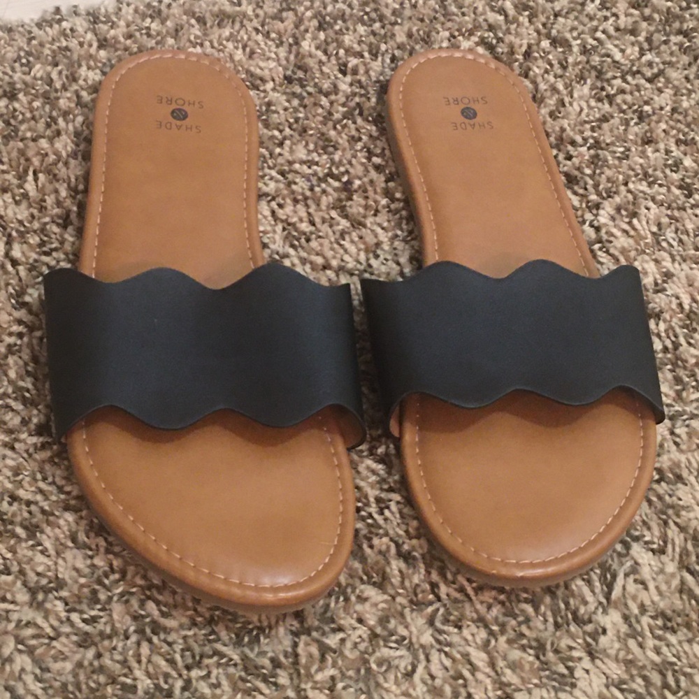 Scalloped slide sandals